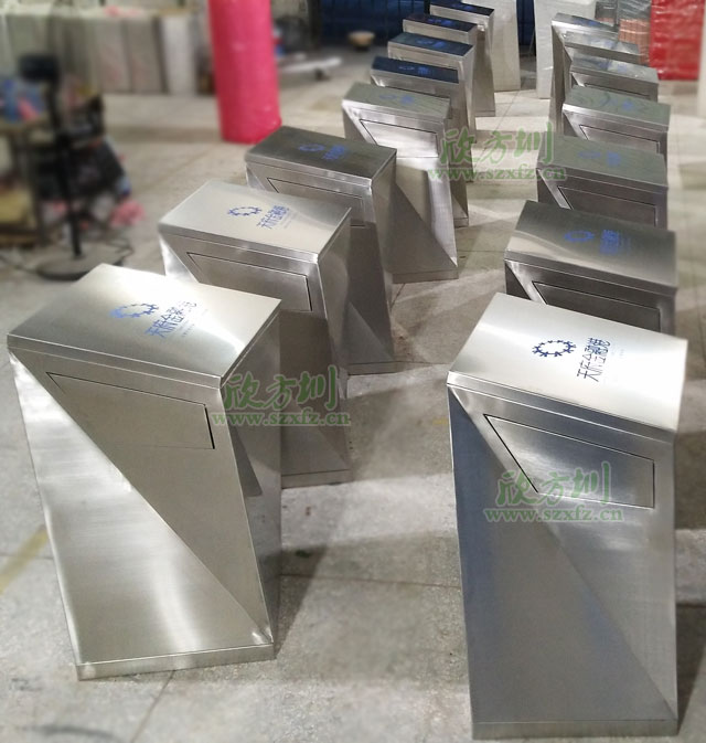 不銹鋼創(chuàng)意造型垃圾桶遠(yuǎn)銷(xiāo)四川金融港樓盤(pán)